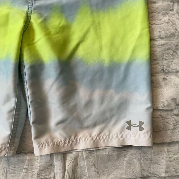 Under armour youth M pull on swim shorts w/mesh lining and drawstring - Picture 2 of 9